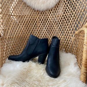 Dolce Vita Women’s Black Heeled Bootie